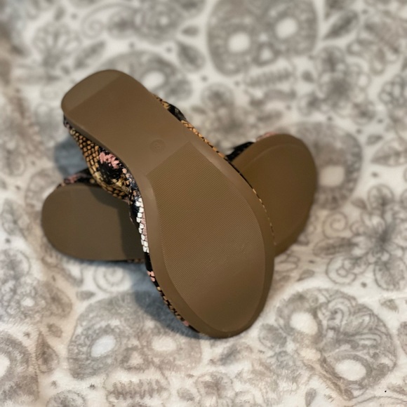 SO PEACH SNAKESKIN FLATS 🥿 - Picture 6 of 7